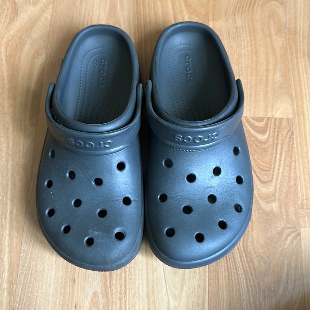 crocs